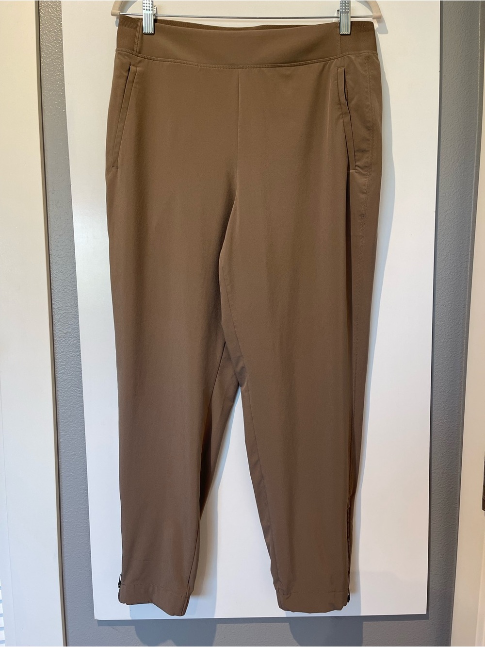 Athleta Brooklyn Heights High Rise Jogger Pants Women 10 Brown 533443 SP24